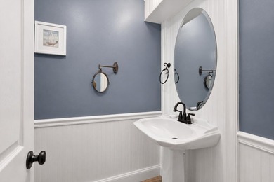 Spacious and beautifully maintained 4-bedroom, 4-bath home - photo 39