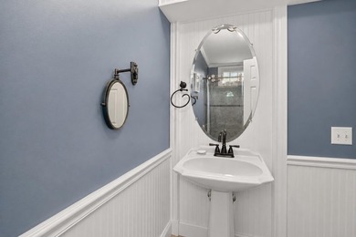 Spacious and beautifully maintained 4-bedroom, 4-bath home - photo 40