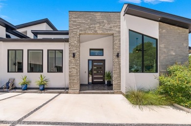 Lake Home For Sale in Canyon Lake, Texas