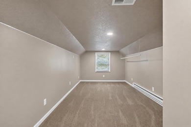 Spacious and beautifully maintained 4-bedroom, 4-bath home - photo 48