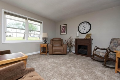 Looking for a home with a beautiful lake view? This inviting - photo 4