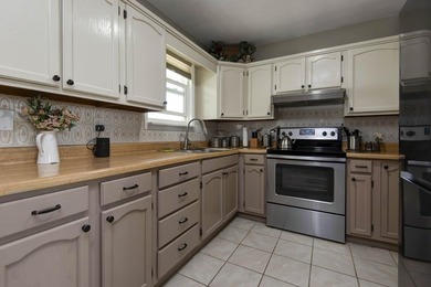Looking for a home with a beautiful lake view? This inviting - photo 6