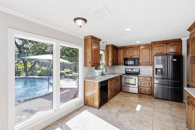 Beautiful 3-bedroom, 2-bath home featuring terracotta tile - photo 8