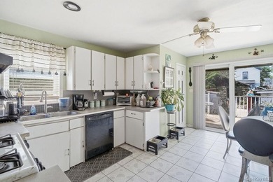 Single Family Home on a 3,000 sq ft lot with Private Driveway - photo 9