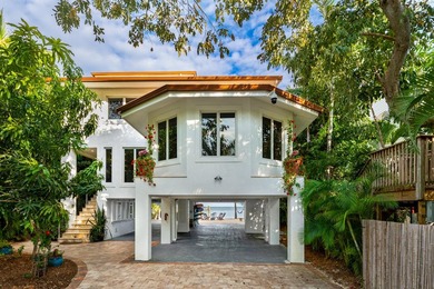 Enter the bougainvillea-lined gates of Casa Feliz, a private - photo 8
