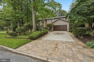 Welcome to 21 Teak Court & A One-of-a-Kind Retreat in Ridings of - photo 4