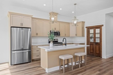 SELLER READY TO NEGOTIATE, BRING ALL OFFERS! Experience modern