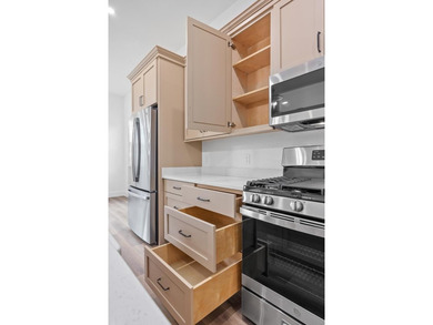 SELLER READY TO NEGOTIATE, BRING ALL OFFERS! Experience modern