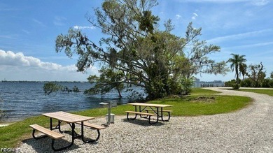 Welcome to the highly sought-after 55+ gated waterfront - photo 23