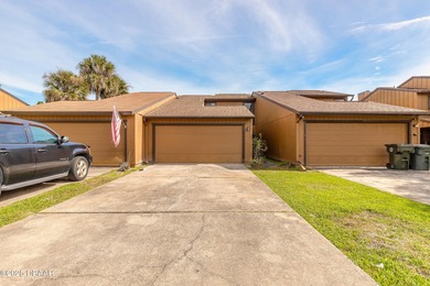 Lake Townhome/Townhouse For Sale in Daytona Beach, Florida