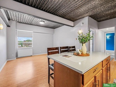 Updated 2 bed, 1 bath Midtown condo on the 5th floor with 804 sq - photo 4