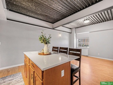 Updated 2 bed, 1 bath Midtown condo on the 5th floor with 804 sq - photo 5