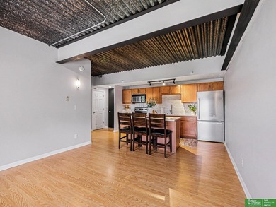 Updated 2 bed, 1 bath Midtown condo on the 5th floor with 804 sq - photo 6