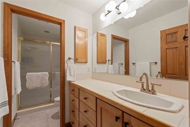 Welcome to this stunning mountain retreat with expansive views - photo 14