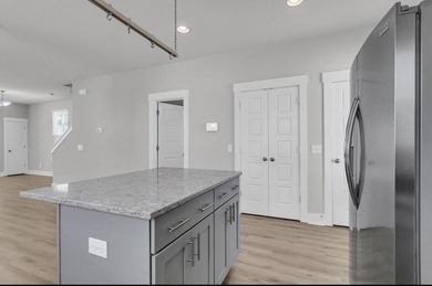 Don't miss this fantastic opportunity to own this stunning home - photo 17