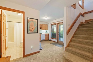 Welcome to this stunning mountain retreat with expansive views - photo 17