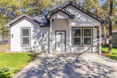 Lake Home For Sale in Mabank, Texas
