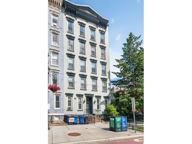 Contemporary 2 Bedroom 1 Bath apartment with private terrace and - photo 20