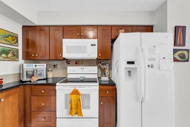 Golf Course View! Beautifully updated three-level Kensington - photo 22