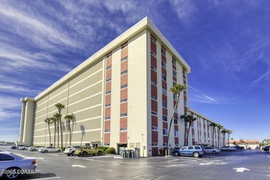 (private lake, pond, creek) Condo For Sale in Daytona Beach Florida