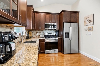 The Vineyards at Blue Point - a desirable 55+ Gated Community - photo 14