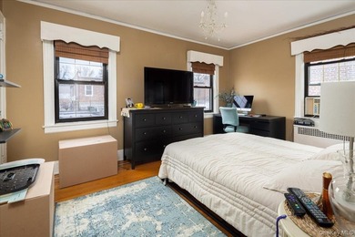 Stunning 3 Bedroom, 3 Bathroom Tudor nestled in the heart of - photo 10
