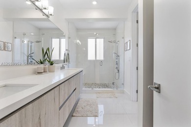 This modern 2019-built home offers 3 bedrooms + 1 den with - photo 3