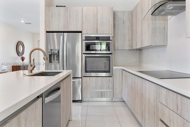 This modern 2019-built home offers 3 bedrooms + 1 den with - photo 8