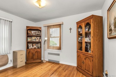 Welcome to this beautifully maintained & updated property in - photo 10