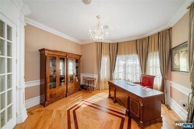 Rare opportunity to own a distinguished residence on an - photo 10