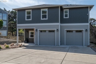 Luxury that inspires in the coveted Roads End neighborhood - photo 2