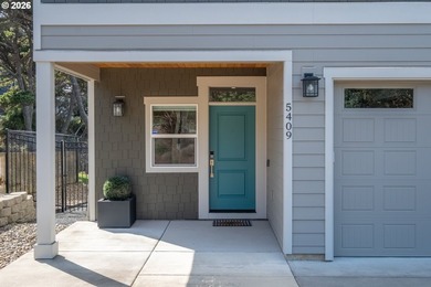 Luxury that inspires in the coveted Roads End neighborhood - photo 3