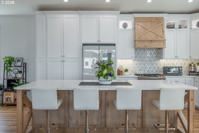 Luxury that inspires in the coveted Roads End neighborhood - photo 8