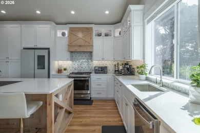 Luxury that inspires in the coveted Roads End neighborhood - photo 10