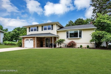 Don't miss this expanded split-level backing to Winding River - photo 2