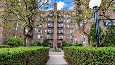 Welcome to this bright and spacious 1-bedroom, 1-bath - photo 1