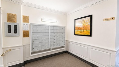 Welcome to this bright and spacious 1-bedroom, 1-bath - photo 8