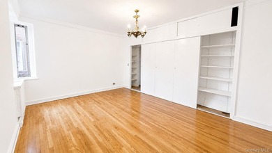 Welcome to this bright and spacious 1-bedroom, 1-bath - photo 9
