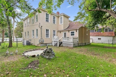 520 Ellis Street offers timeless historic character that has - photo 32