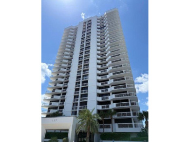 Lake Condo For Sale in North Palm Beach, Florida