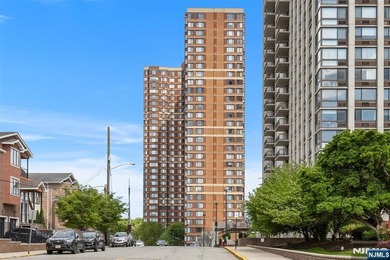 Completely renovated luxury condo offering breathtaking - photo 1