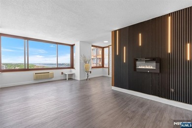 Completely renovated luxury condo offering breathtaking - photo 3