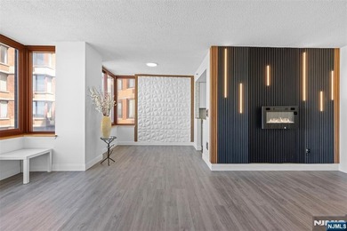 Completely renovated luxury condo offering breathtaking - photo 4