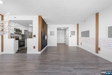 Completely renovated luxury condo offering breathtaking - photo 5