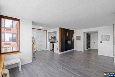 Completely renovated luxury condo offering breathtaking - photo 10
