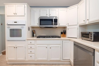 Welcome to 6 4th Avenue, a classic beach retreat just steps from - photo 10