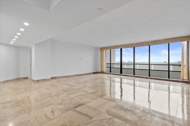INTRODUCING 1955 - LAKE POINT TOWER.... RARELY OFFERED 55 STACK - photo 11