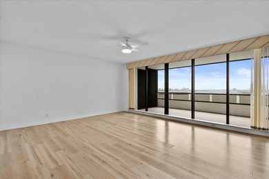 INTRODUCING 1955 - LAKE POINT TOWER.... RARELY OFFERED 55 STACK - photo 19