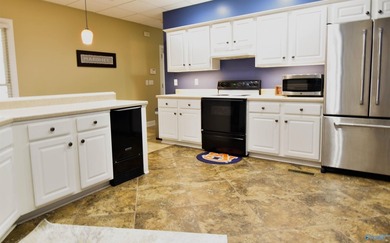Experience golf course living in this beautifully positioned - photo 36