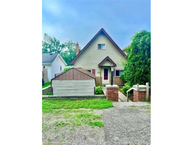Lake Home For Sale in West Bloomfield, Michigan